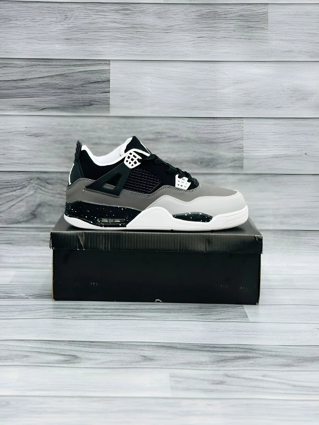 AIR JORDAN 4 - Retro - Black with Grey