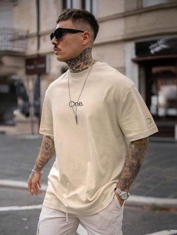 Men's One Letter Printed Round Neck Drop Shoulder.